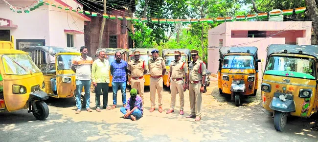 ఆటోల చోరీ.. నిందితుడి అరెస్టు