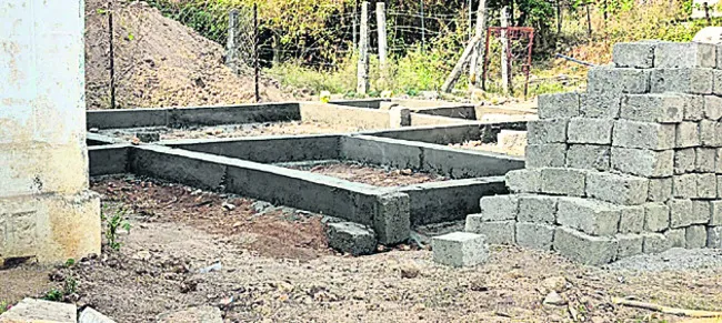 ● ఎస్హెచ్జీల ద్వారా అందించేందుకు కసరత్తు ● ఇళ్ల నిర్మ