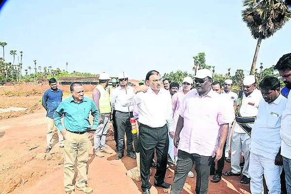 అప్రోచ్ రోడ్డు రైతుల సమస్యలు పరిష్కరిస్తాం