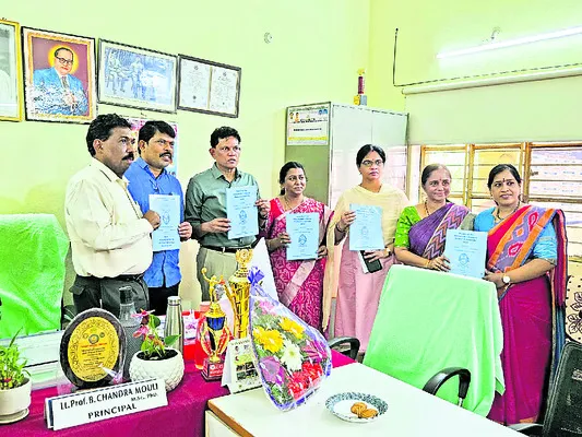 విద్యా కార్యక్రమాలు, ప్రగతిపై సమీక్ష