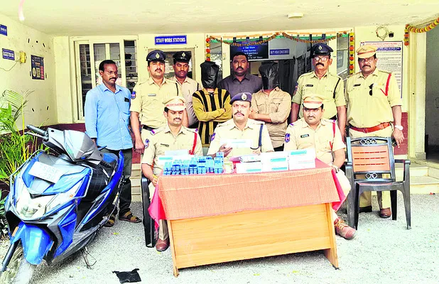 డ్రగ్స్ విక్రయిస్తున్న ముఠా అరెస్ట్