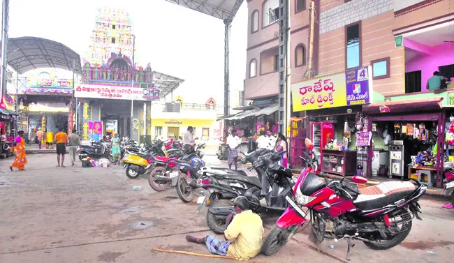 కామాక్షమ్మా.. క్షమించమ్మా 