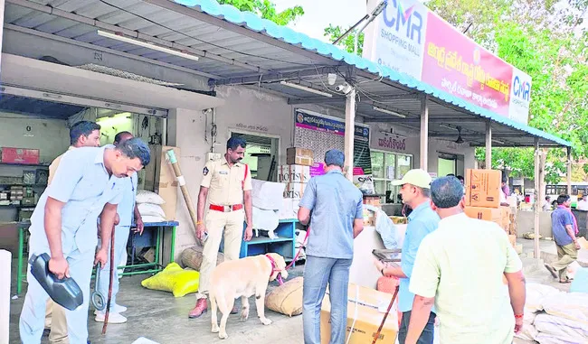 జిల్లా వ్యాప్తంగా పోలీసు తనిఖీలు