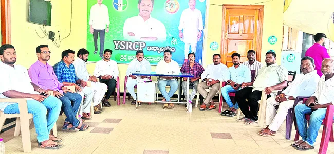 ఉద్యోగాలు పీకేసిన పాపం చంద్రబాబు, లోకేష్, పవన్లదే