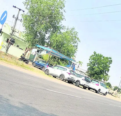 ఆదివారం అధికారులకు దావత్!?