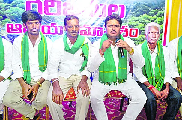 గిరిజనులకు 10 శాతం రిజర్వేషన్‌ కల్పించాలి 