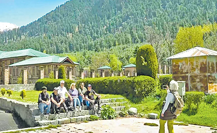 Tourists increase in Kashmir on Saturday and Sunday6