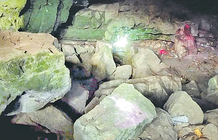 Security forces search in karreguttalu1