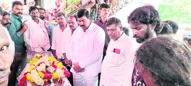 కాంగ్రెస్ నేత హత్యోదంతంలో నలుగురిపై కేసు