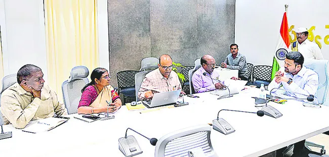 పీజీఆర్ఎస్కు 233 అర్జీలు
