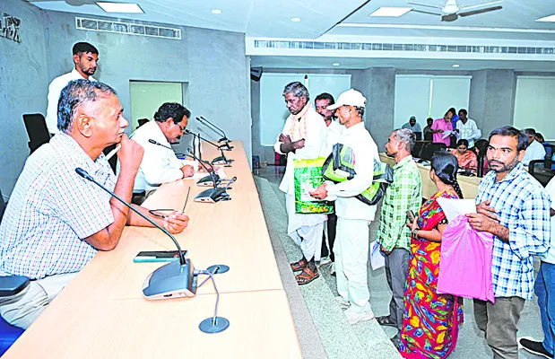 దరఖాస్తులు సత్వరమే పరిష్కారం