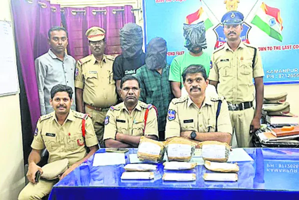 గంజాయి తరలిస్తున్న ముగ్గురి అరెస్ట్