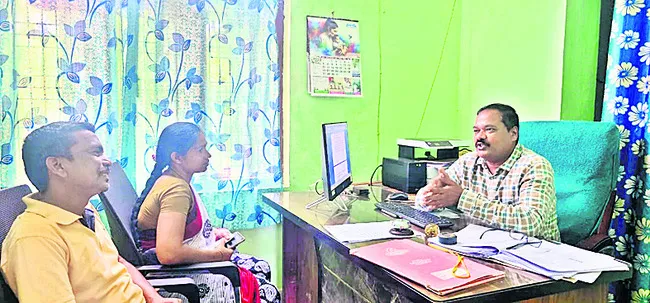 పంచాయతీ కార్యదర్శిపై ఫిర్యాదు