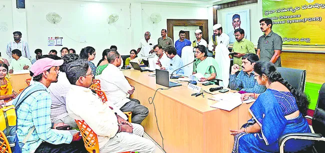 పీజీఆర్ఎస్కు 189 అర్జీలు