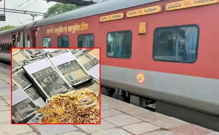 Gold Robbery in rayalaseema express At Gutti