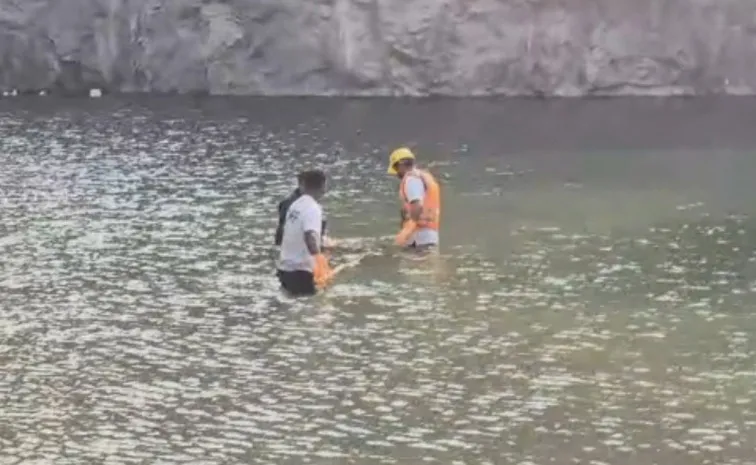 Young Man Fell Into Quarry Pit And Died While Doing Reels In Hyderabad