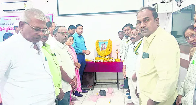 సర్వాయి పాపన్నకు ఘన నివాళి