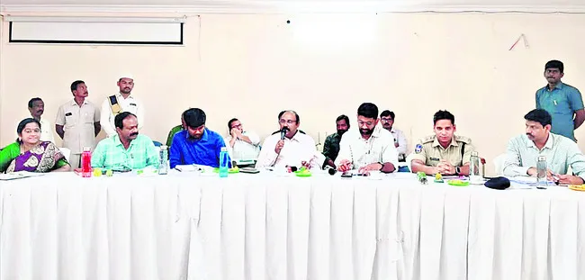 అందరికీ సరిపడా వసతులు