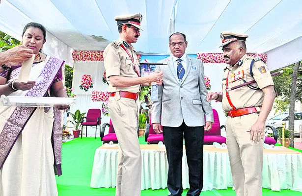శాంతిభద్రతల రక్షణలో పోలీసుల పాత్ర కీలకం