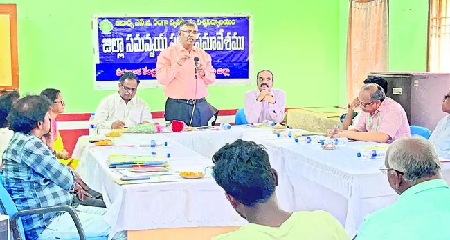 వ్యవసాయంలో శాస్త్ర సాంకేతికతను అందిపుచ్చుకోవాలి