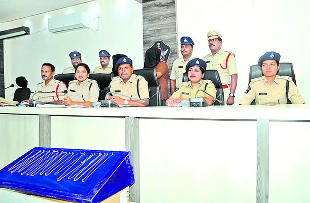 తోడు దొంగలు చిక్కరు..దొరకరు