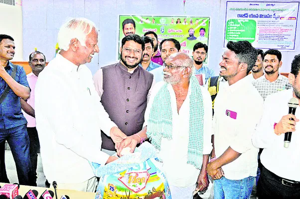 సన్న బియ్యం పంపిణీ విప్లవాత్మక నిర్ణయం