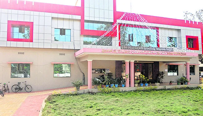 పన్ను పాటలో సాగని ఆట