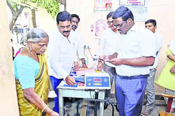 సన్నబియ్యం పంపిణీపై ఫిర్యాదులు రావొద్దు