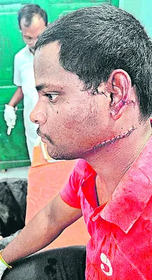 బ్లేడ్తో ఇరువురిపై దాడి