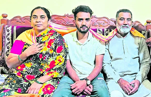 నాన్నే నాకు రోల్ మోడల్..