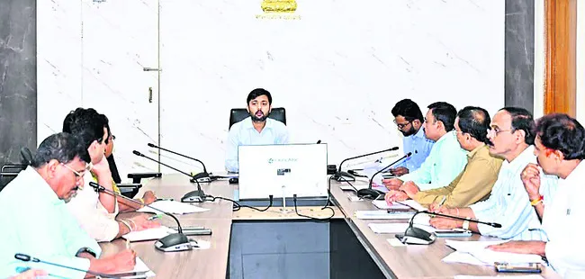 విద్యాసంస్థల్లో మరుగుదొడ్లు నిర్మించాలి