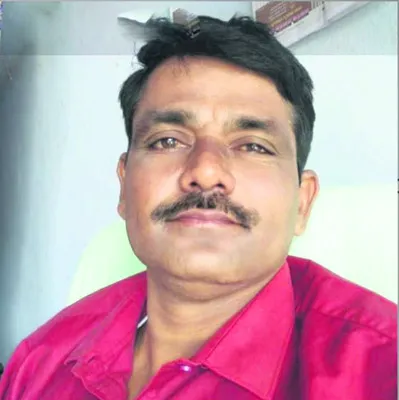 బైక్ను ఢీకొన్న కారు.. వ్యక్తి దుర్మరణం