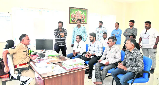 ● జర్నలిస్టులపై కూటమి నేతల దాడులు ● సాక్షి విలేకరులే టార్గెట్‌గా కుట్రలు ● ఖండించిన తిరుపతి పాత్రికేయులు ● అడిషనల్‌ ఎస్పీకి ఫిర్యాదు 