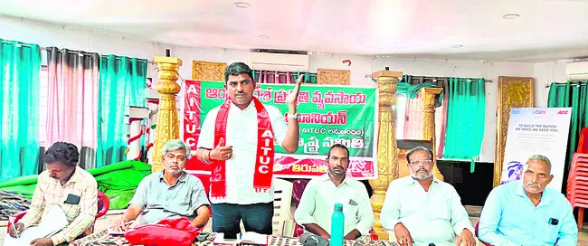 ఉద్యోగులుగా గుర్తించాలని డిమాండ్