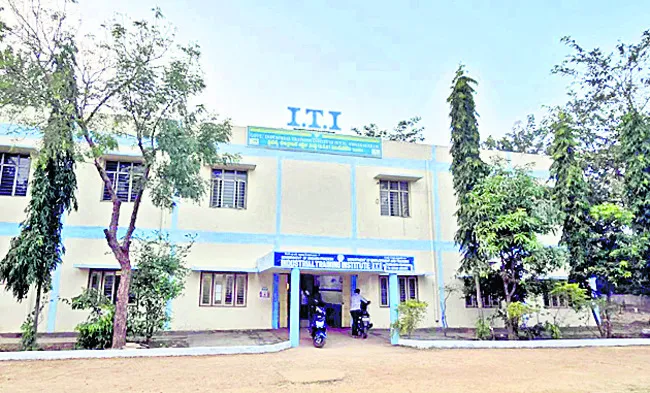 ఐటీఐలో ప్రవేశాలకు నోటిఫికేషన్ విడుదల