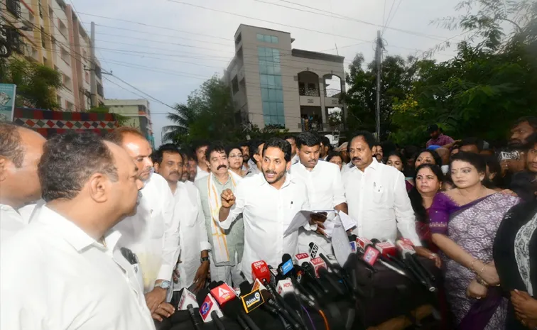 YS Jagan Slams Chandrababu Govt Over Simhachalam Tragedy