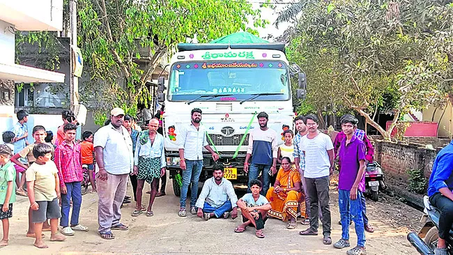 టోల్ ఎగ్గొట్టేందుకు అడ్డదారులు