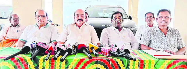 బాకీ డబ్బులు ఎగ్గొట్టేందుకే తప్పుడు కేసు