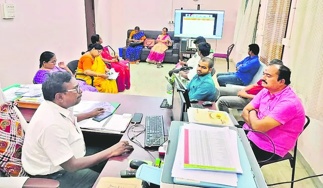 నిద్రిస్తున్న మహిళ మెడలో బంగారు గొలుసు చోరీ