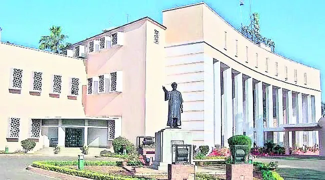 రాత్రంతా కొనసాగిన సభ