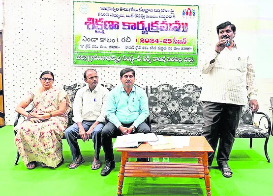 ఐరిస్ నమోదు చేస్తూ ధాన్యం కొనుగోళ్లు