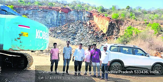 అనుమతుల్లేని క్వారీలో యంత్రాల సీజ్