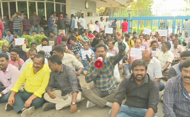 Visaka Steel Plant Contract employees Protest