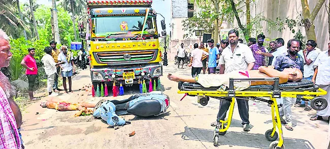 రోడ్డు ప్రమాదంలో ఇద్దరి మృతి