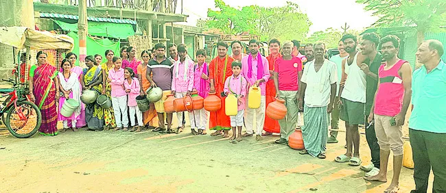 నీటి సమస్య పరిష్కరించాలని రాస్తారోకో