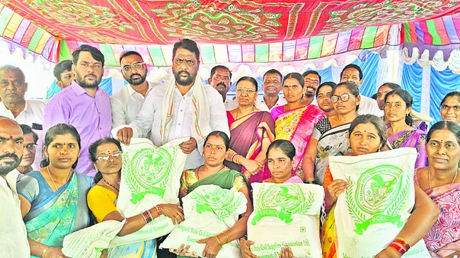నిరుపేదలకు సన్న బియ్యం ఓ వరం