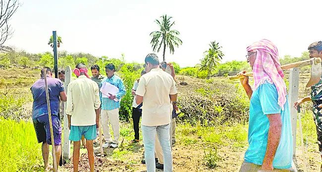 పోలీస్‌ పహారాలో ఫెన్సింగ్‌