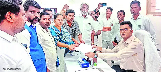 వేధింపులతోనే రైతు ఆత్మహత్య