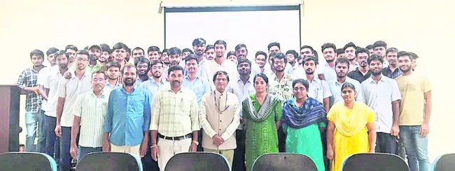 ట్రిపుల్ ఐటీలో పవర్ విజన్పై శిక్షణ