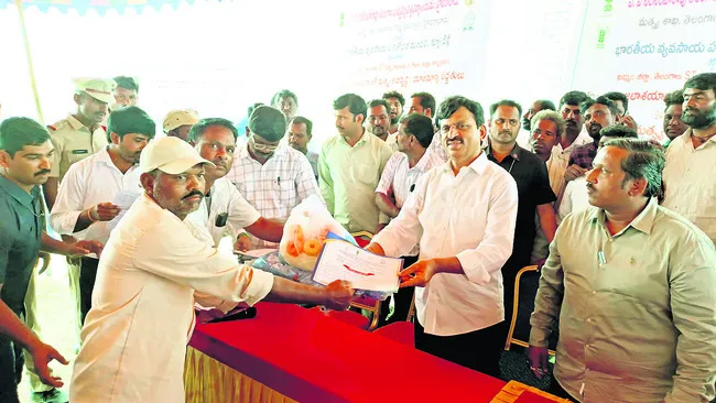 మత్స్యకారులకు అండగా ప్రభుత్వం